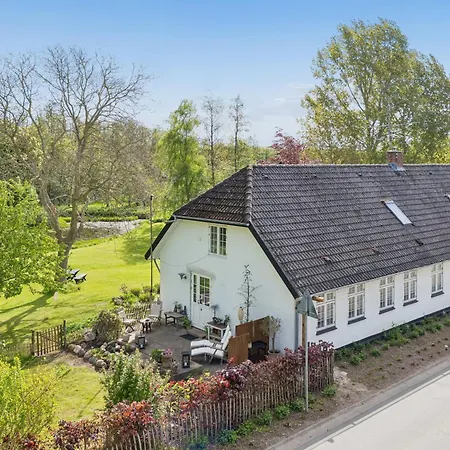 Newly Renovated Flat In Heart Of Faldsled