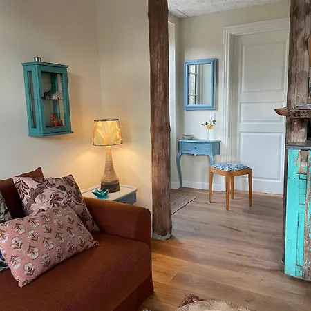 Newly Renovated Flat In Heart Of